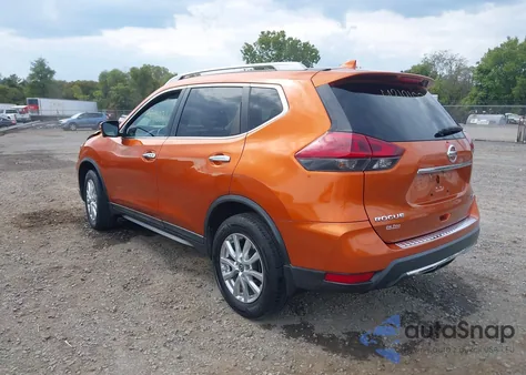 2018 Nissan Rogue Sv z USA, uszkodzony, nr VIN 5N1AT2MV9JC832798
